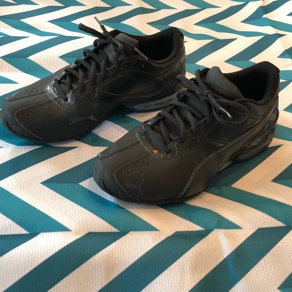 Puma Shoes - Women’s black PUMA tennis shoes
